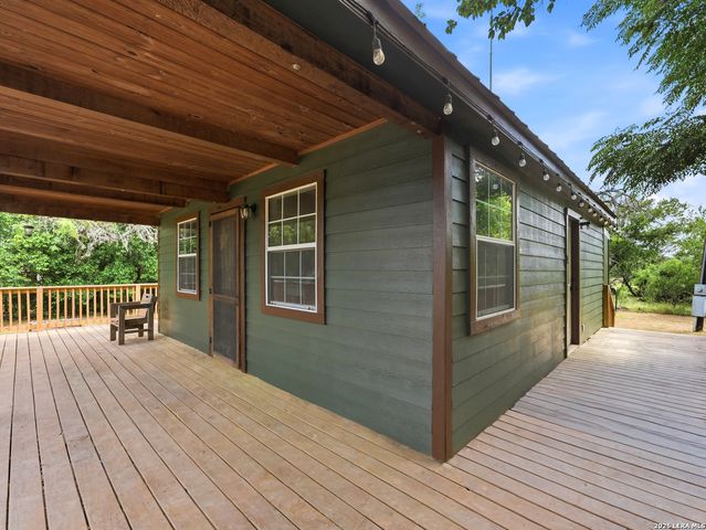 301 MADRONA LN, Bandera, TX 78003