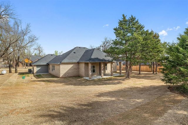 2411 Black Jack Way, Blanchard, OK 73010