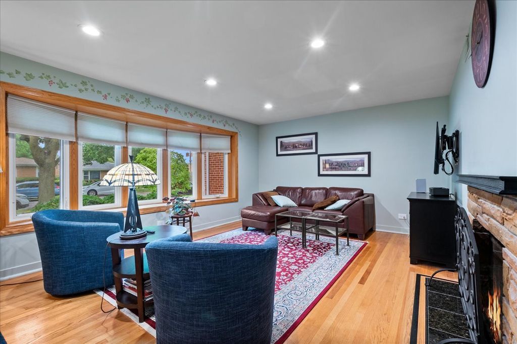 3805 W Jarlath Street, Lincolnwood, IL 60712 — photo 2