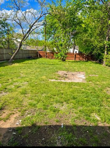 811 W Day Street, Denison, TX 75020