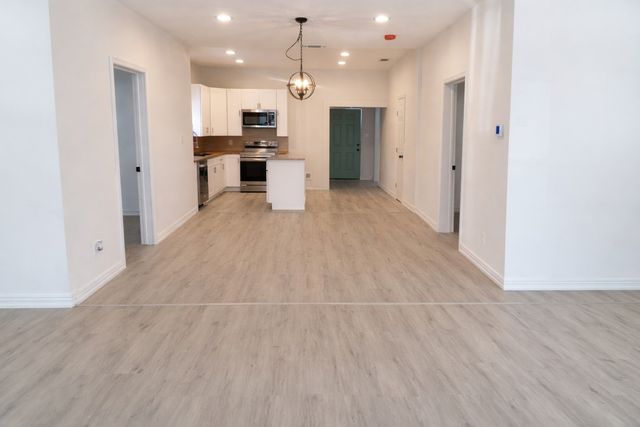 811 W Day Street, Denison, TX 75020