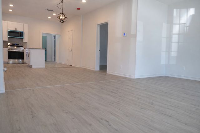 811 W Day Street, Denison, TX 75020