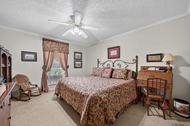 221 E Woodstone Ct, Baton Rouge, LA 70808