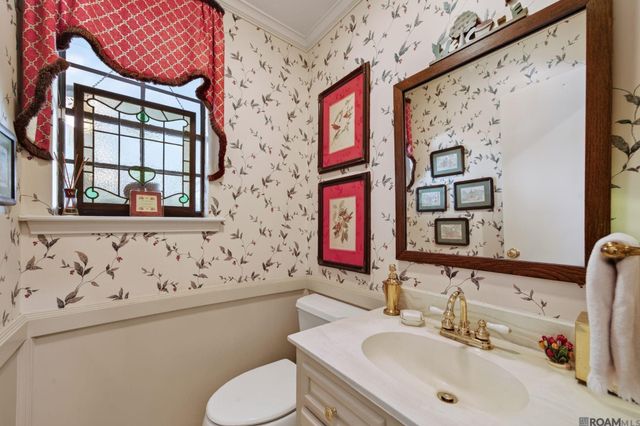 221 E Woodstone Ct, Baton Rouge, LA 70808