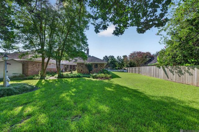 221 E Woodstone Ct, Baton Rouge, LA 70808