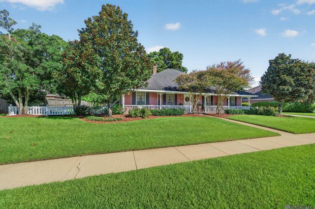 221 E Woodstone Ct, Baton Rouge, LA 70808
