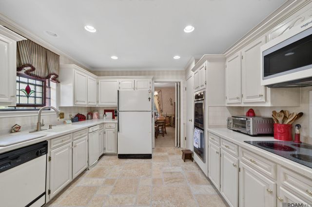 221 E Woodstone Ct, Baton Rouge, LA 70808