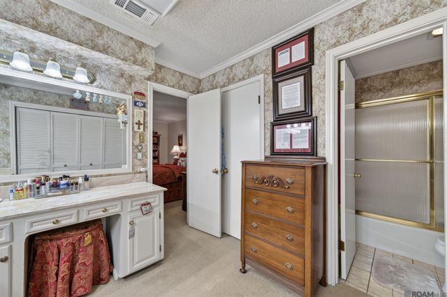 221 E Woodstone Ct, Baton Rouge, LA 70808