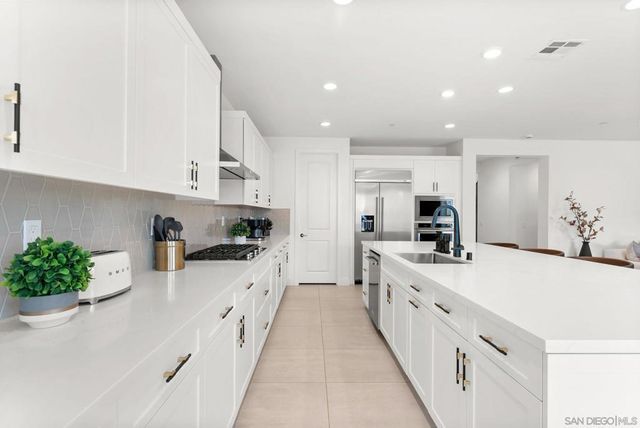 1586 Calle Mayfair, Chula Vista, CA 91913