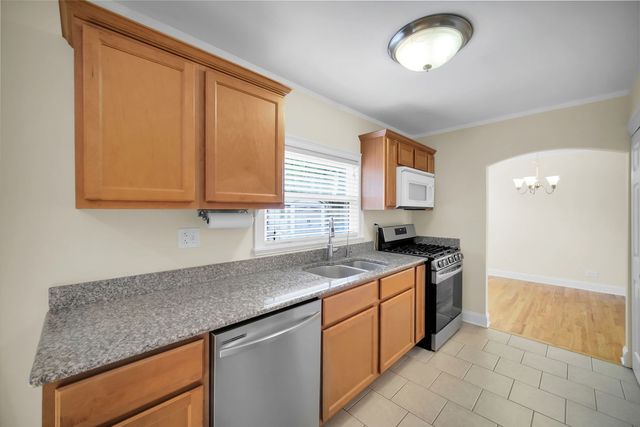 2575 Prairieview Lane N, Aurora, IL 60504