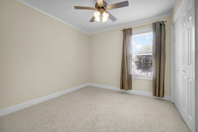 2575 Prairieview Lane N, Aurora, IL 60504