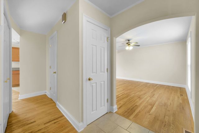 2575 Prairieview Lane N, Aurora, IL 60504