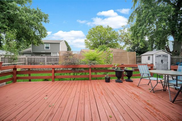 2575 Prairieview Lane N, Aurora, IL 60504