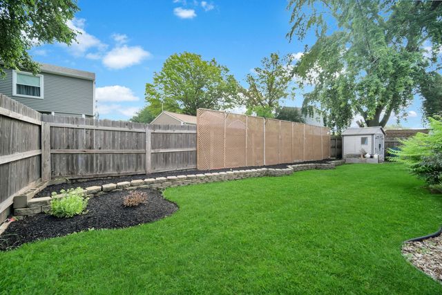 2575 Prairieview Lane N, Aurora, IL 60504