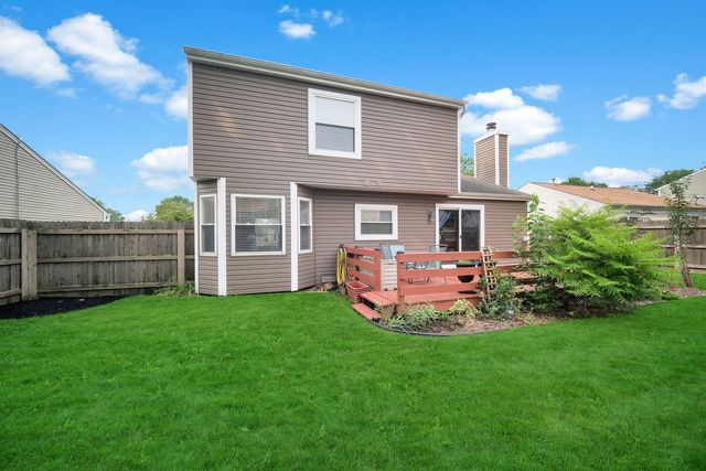 2575 Prairieview Lane N, Aurora, IL 60504