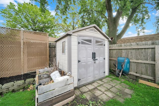 2575 Prairieview Lane N, Aurora, IL 60504