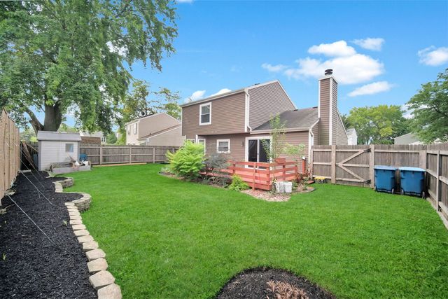 2575 Prairieview Lane N, Aurora, IL 60504