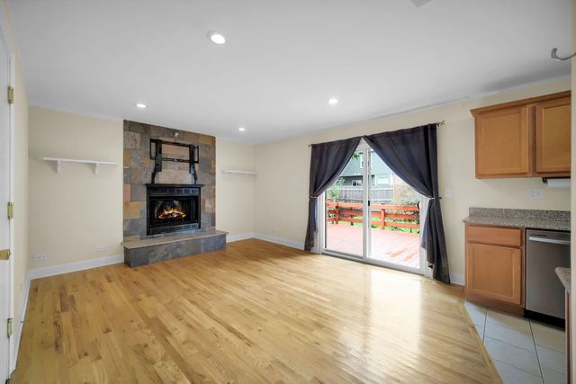 2575 Prairieview Lane N, Aurora, IL 60504