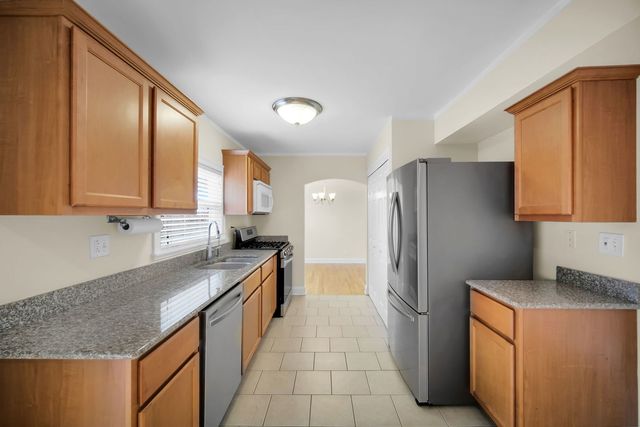 2575 Prairieview Lane N, Aurora, IL 60504