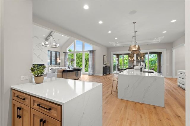 4414 W 136th Street, Leawood, KS 66224