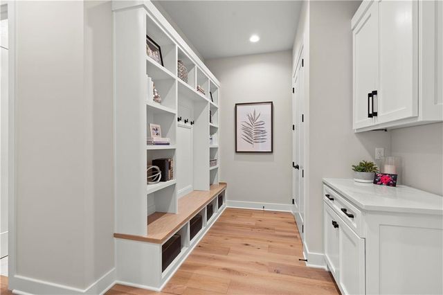 4414 W 136th Street, Leawood, KS 66224