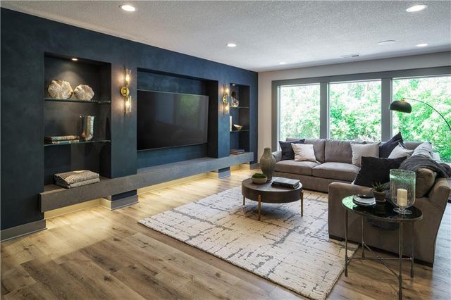 4414 W 136th Street, Leawood, KS 66224