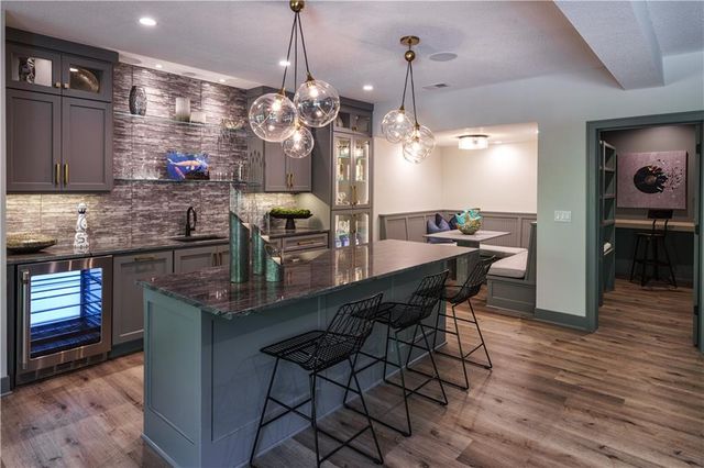 4414 W 136th Street, Leawood, KS 66224