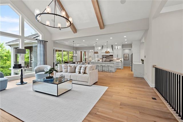 4414 W 136th Street, Leawood, KS 66224