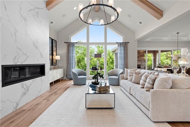 4414 W 136th Street, Leawood, KS 66224