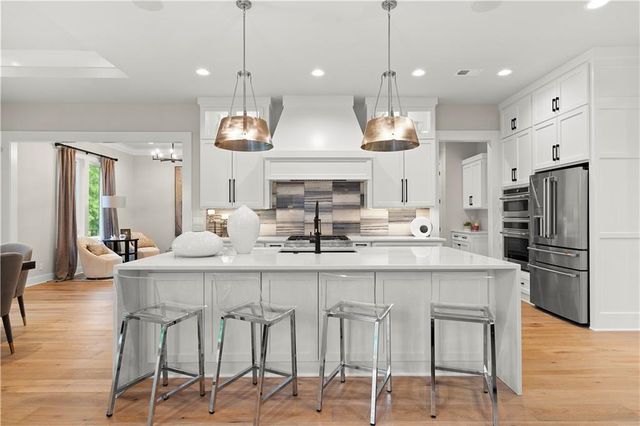 4414 W 136th Street, Leawood, KS 66224