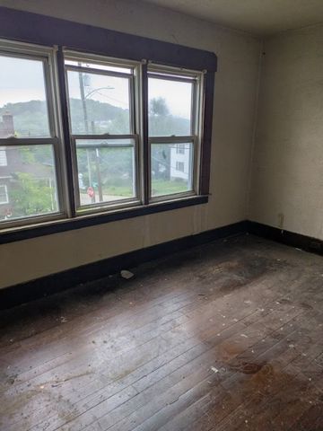 424 N 2nd Street, Jeannette, PA 15644