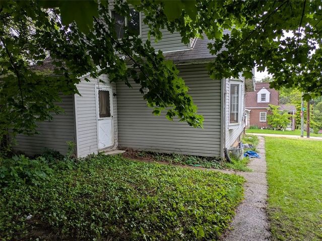424 N 2nd Street, Jeannette, PA 15644