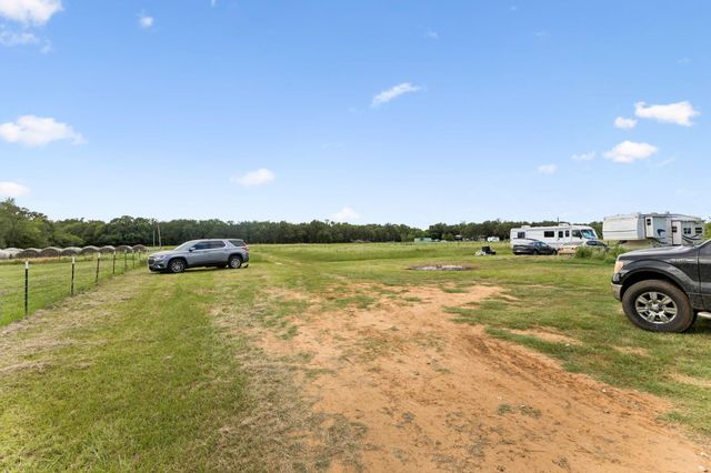 253 N County Line RD C, Elgin, TX 78621