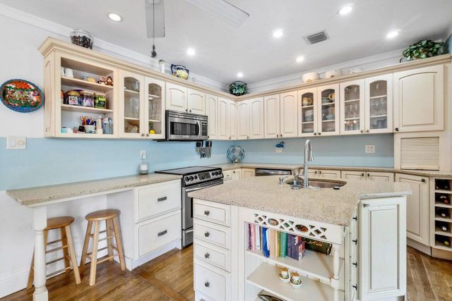 902 E Boca Raton Road, Boca Raton, FL 33432