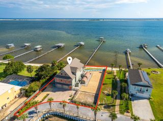 8944 Windgate Circle, Navarre, FL 32566