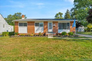 29498 Bridge Street, Garden City, MI 48135