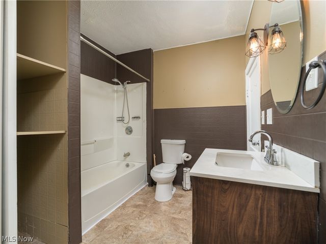 557 Washington Avenue, Barberton, OH 44203