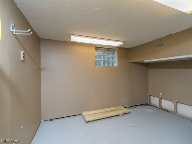 557 Washington Avenue, Barberton, OH 44203
