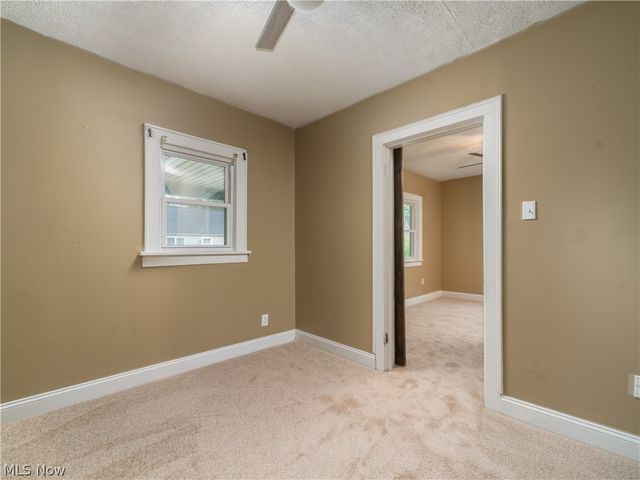 557 Washington Avenue, Barberton, OH 44203