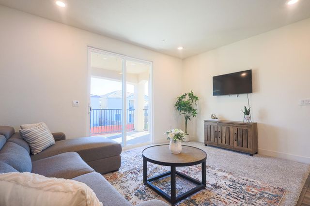 5718 Harveston Way, Sacramento, CA 95835