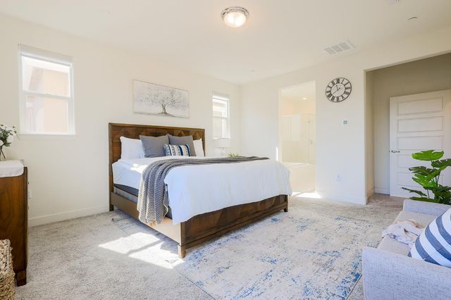 5718 Harveston Way, Sacramento, CA 95835