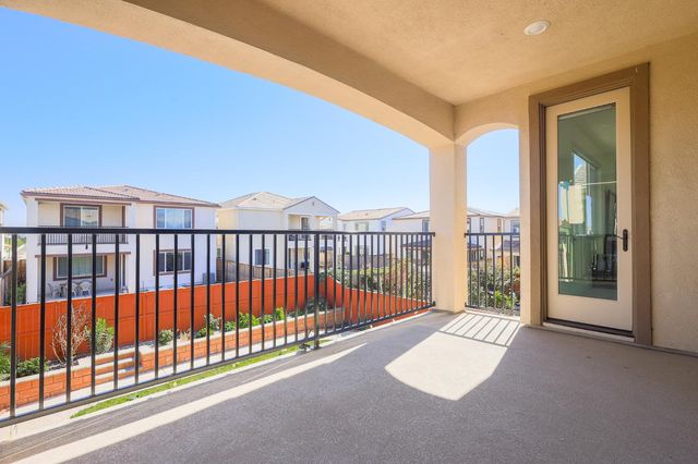 5718 Harveston Way, Sacramento, CA 95835