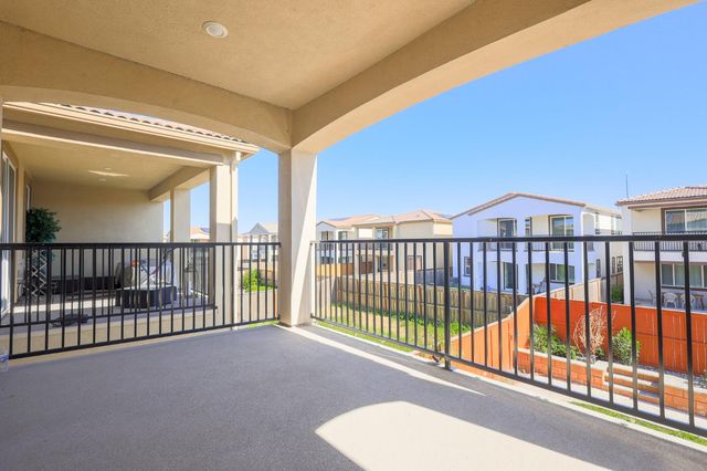 5718 Harveston Way, Sacramento, CA 95835