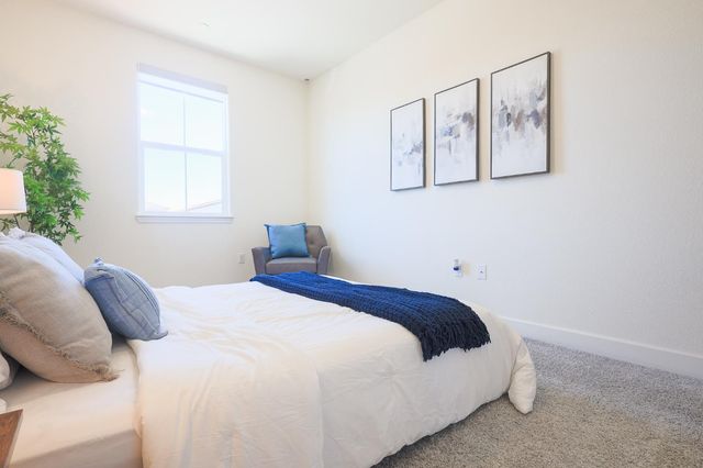 5718 Harveston Way, Sacramento, CA 95835