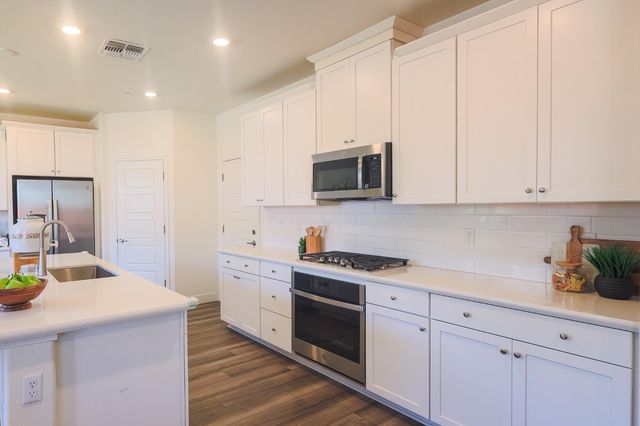 5718 Harveston Way, Sacramento, CA 95835