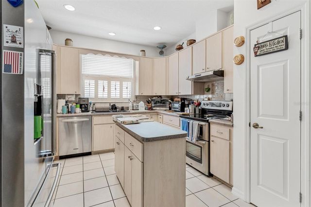 6274 SAILBOAT AVENUE, Tavares, FL 32778