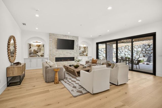 3225 Rustic Woods Ct, Loomis, CA 95650