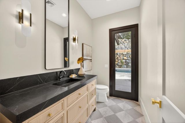 3225 Rustic Woods Ct, Loomis, CA 95650