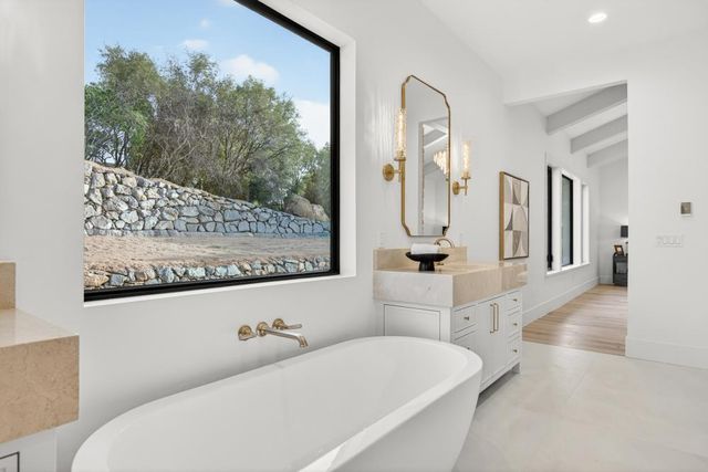 3225 Rustic Woods Ct, Loomis, CA 95650