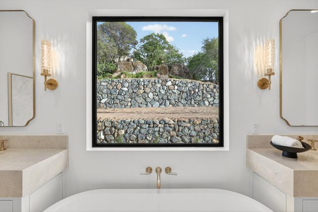 3225 Rustic Woods Ct, Loomis, CA 95650